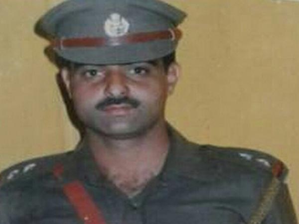 Srinagar: Top cop stripped, beaten to death by mob outside