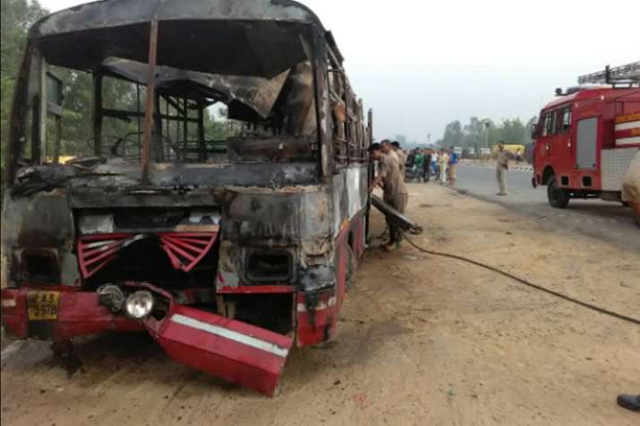 22 charred to death after bus collides with truck in UP’s
