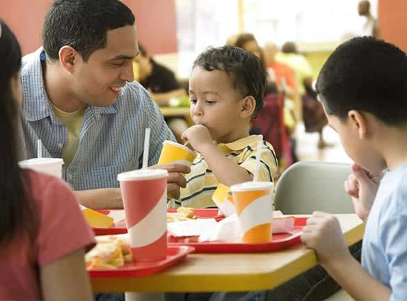 Unhealthy eating habits linked to father’s income and