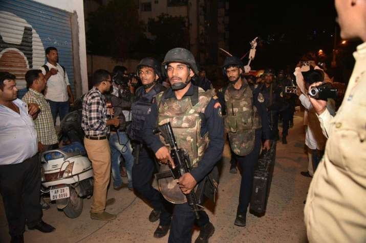 Commandos search for suspects at Hyderabad apartment