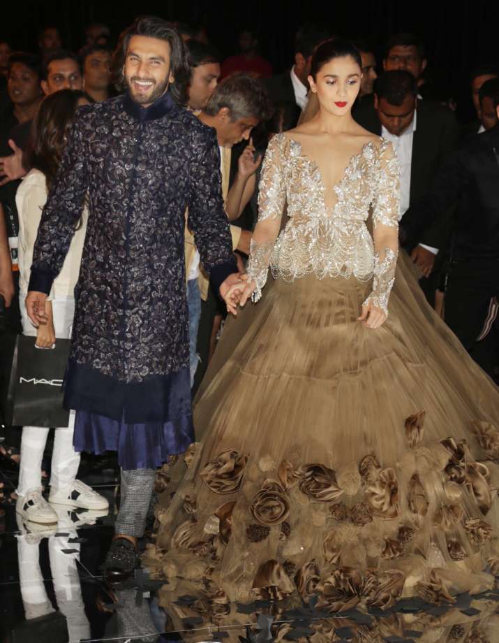 ICW 2017: Alia Bhatt and Ranveer Singh look royal as they walk the ramp