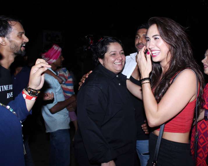 Priyanka Chopra Spotted At Her Manager Mrinaal Chablanis Birthday Bash See Pics Latest 