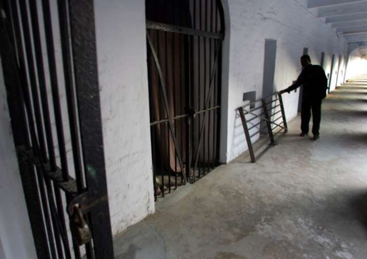 After Sasikala 'prison bribe' row, 32 convicts tortured in