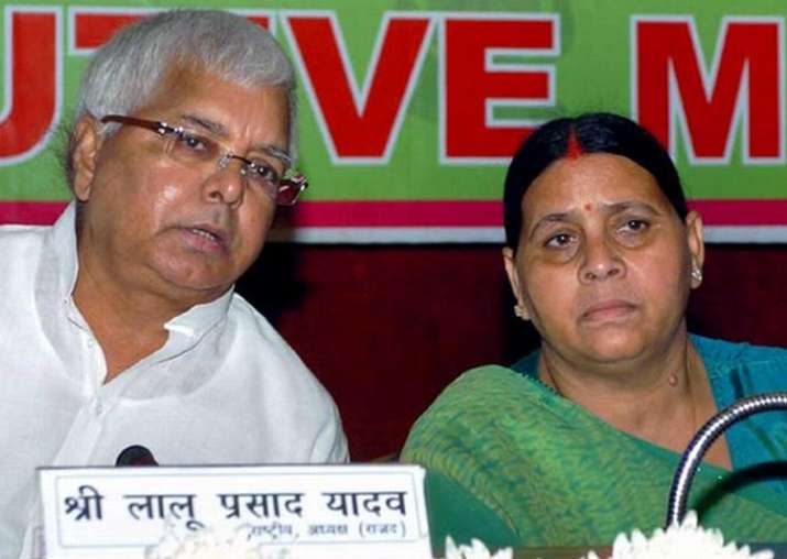 Centre scraps Lalu, Rabri's direct access to Patna airport
