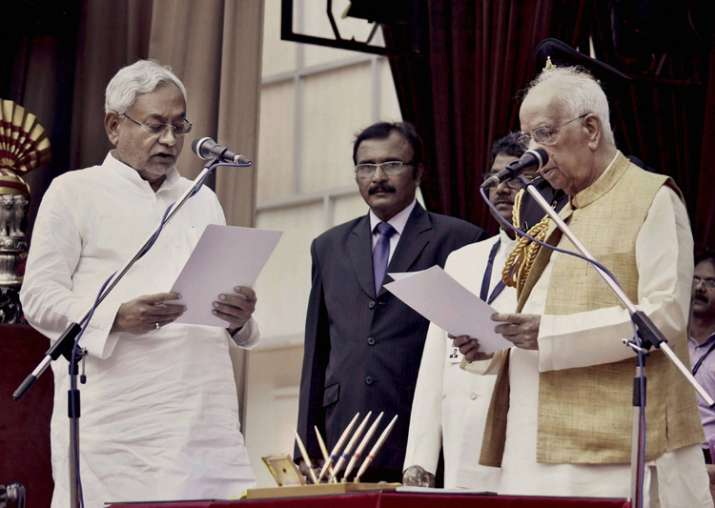 Governor Keshari Nath Tripathi administers oath to Nitish