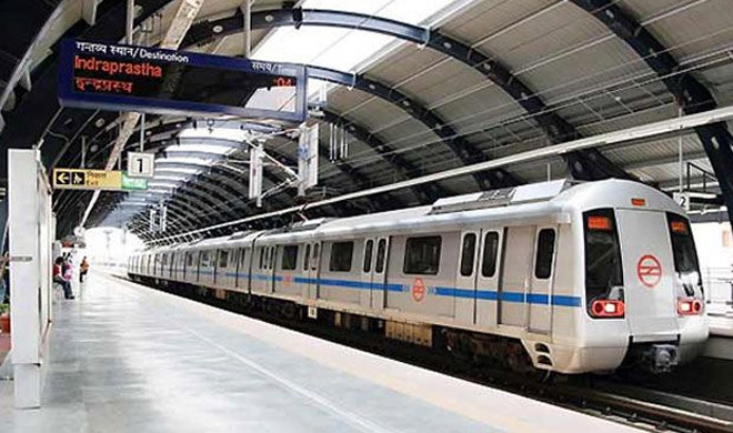 Delhi Metro Train Runs With Open Door From Chawri Bazar To