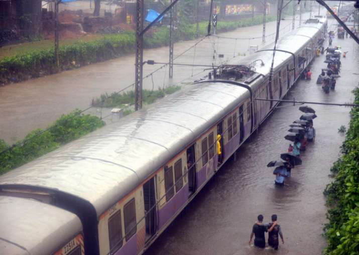 Rain fury in Mumbai: 33-yr-old pregnant journalist braves