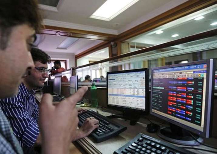 Sensex gains 276 points to close at 31,593; Nifty retakes