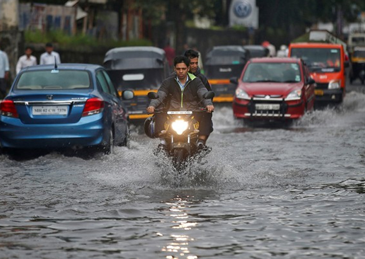 Mumbai rains: Don't spread cyclone warning rumour, BMC