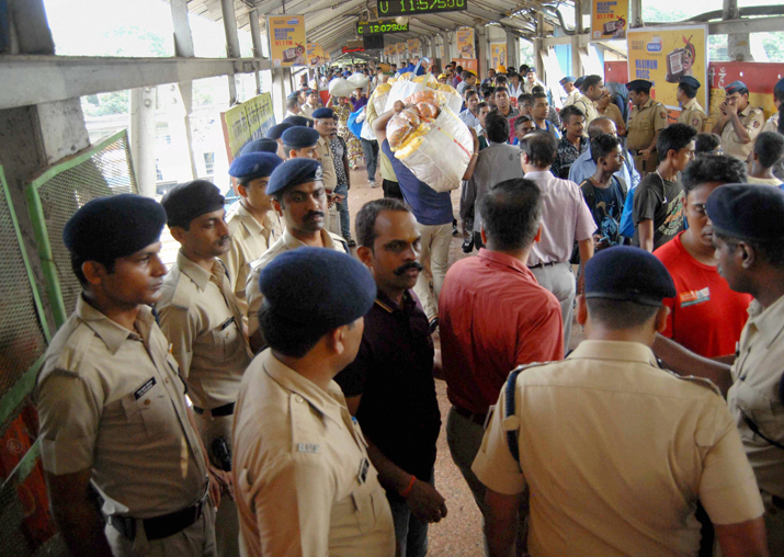Death toll in Ephinstone Road stampede in Mumbai rises to 23