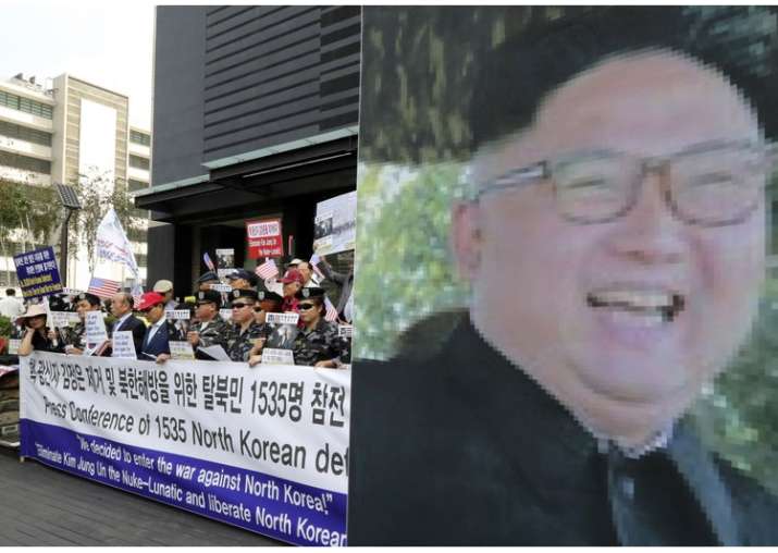 SKorean conservative activists and NKorean defectors at a