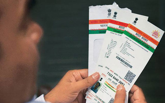 100 Maharashtra farmers, registering for loan waiver,