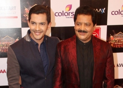 Here S What Udit Narayan Said About Son Aditya Narayan S Abusive Video Bollywood News India Tv