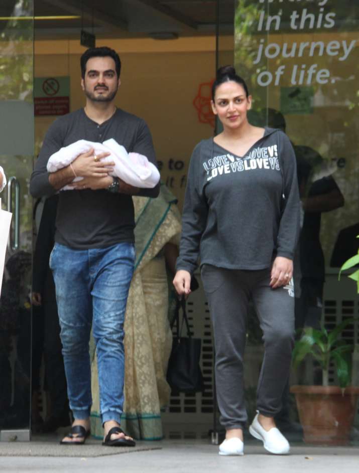 Baby Girls Naked Pussy - Esha Deol and Bharat Takhtani become proud parents to a baby ...