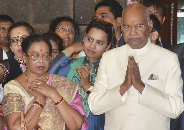 Ram Nath Kovind and his wife offering prayers at Shridi