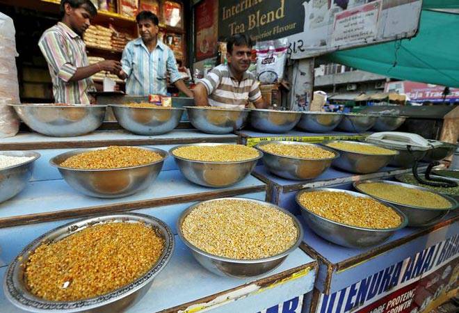 Wholesale inflation in September falls to 2.6 pc