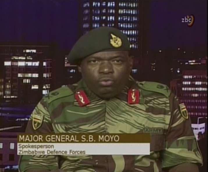 Zimbabwe Crisis Mugabe Safe No Takeover Says Army As Tanks Roam Outside Capital India Tv 1127