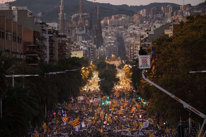 750,000 protesters in Barcelona demand jailed Catalan
