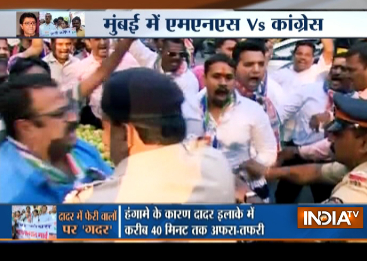 Video: MNS, Congress workers clash in Dadar over hawkers'