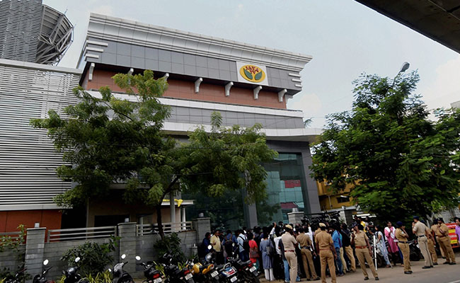 I-T crackdown on Sasikala: Raids reveal Rs 1,430 cr tax