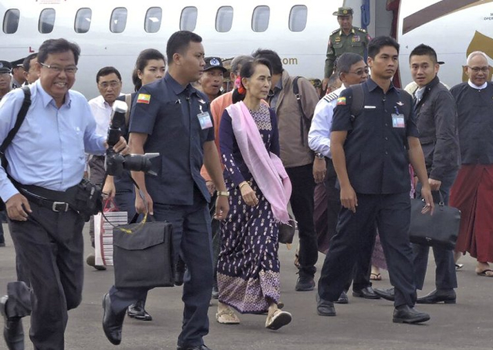 Aung San Suu Kyi visits Myanmar region torn by Rohingya