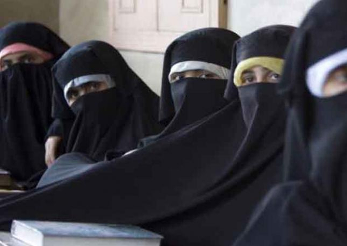 Govt sets up panel to draft bill to end triple talaq, Shia