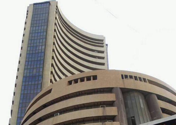 Sensex rises 205 points to close at 33,455; Nifty above