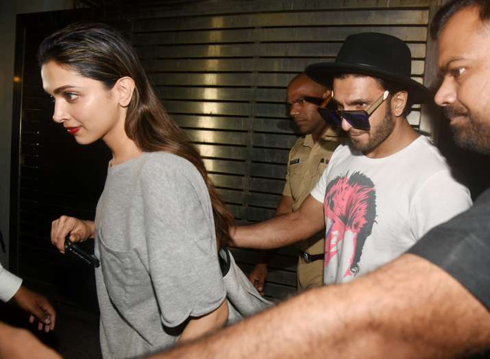 SPOTTED: Ranveer Singh's caring gesture for 'girlfriend' Deepika ...