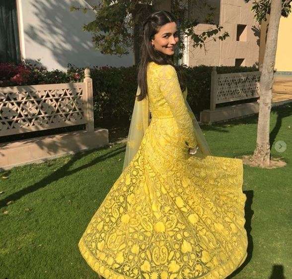 alia bhatt in yellow anarkali