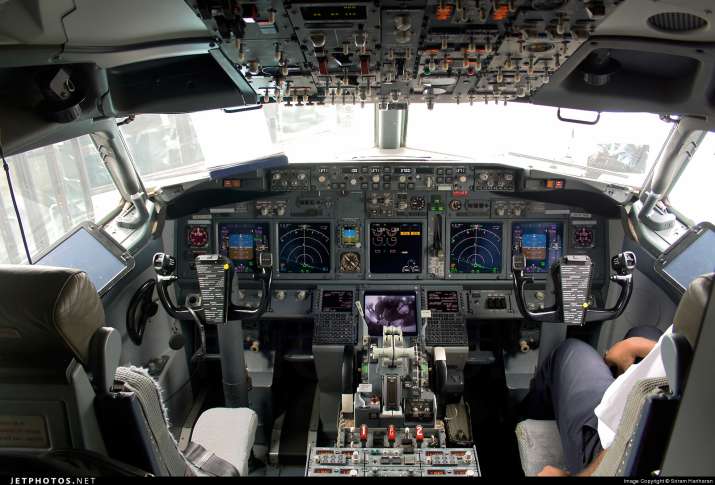 Pilots' mid-air brawl threatened the life of passengers.