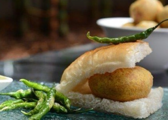 70 Year Old Mumbai Man Swallows Denture While Eating Vada Pav Buzz 2080