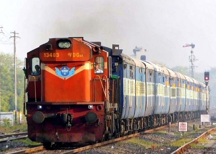 Aadhaar not compulsory for rail bookings, but incentivising