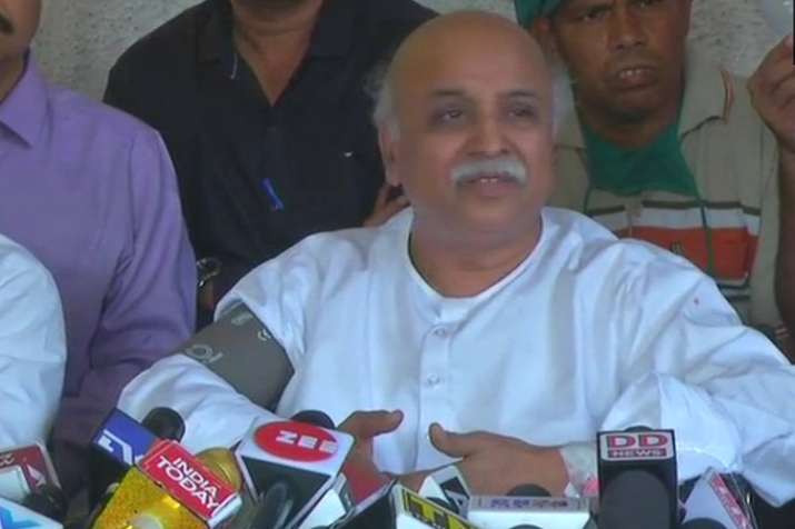 With tears in eyes, Pravin Togadia says 'conspiracies being
