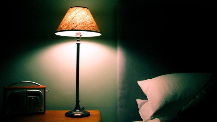 Dim Light for Better Sleep | How to wake up early without feeling miserable at Morningkoffee.com
