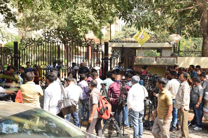 India Tv - Crowd outside Sridevi's home 