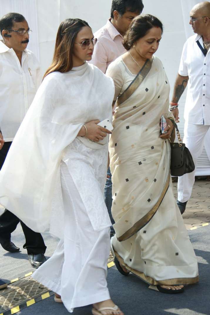 India Tv - Veteran actress Hema Malini arrived with daughter Esha Deol