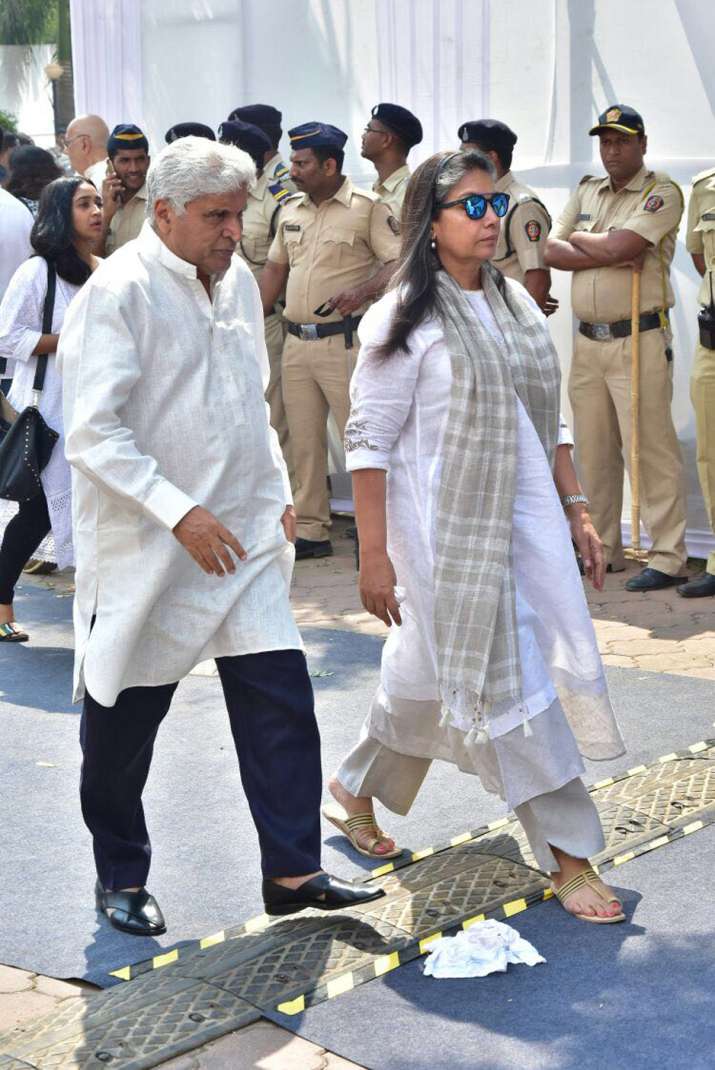 India Tv - Javed Akhtar with wife Shabana Azmi at Sridevi's funeral