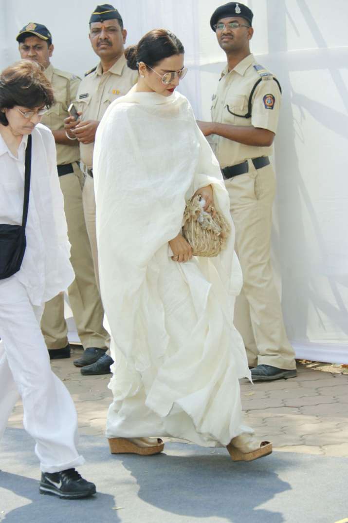 India Tv - Veteran actress Rekha arrives at Sridevi's funeral to pay her last respects 