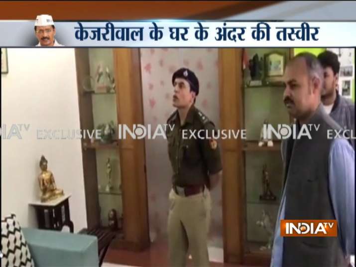 Delhi Police at Delhi Chief Minister Arvind Kejriwal's
