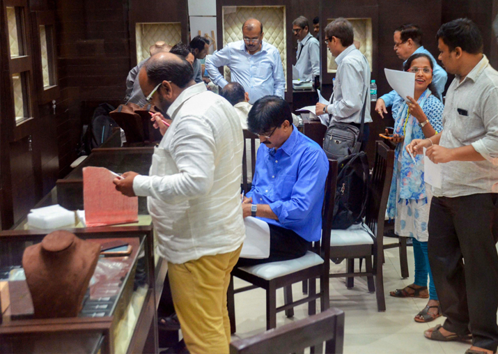 ED team raids the Viviana Mall after a complaint filed by