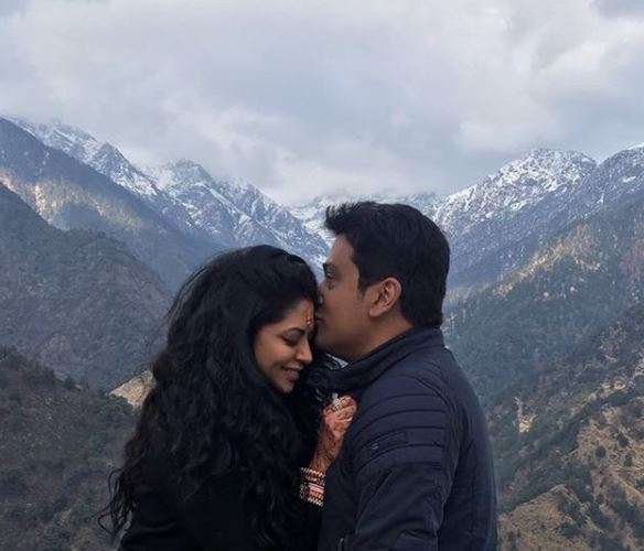 TV actress Kavita Kaushik celebrates wedding anniversary in Uttarakhand ...