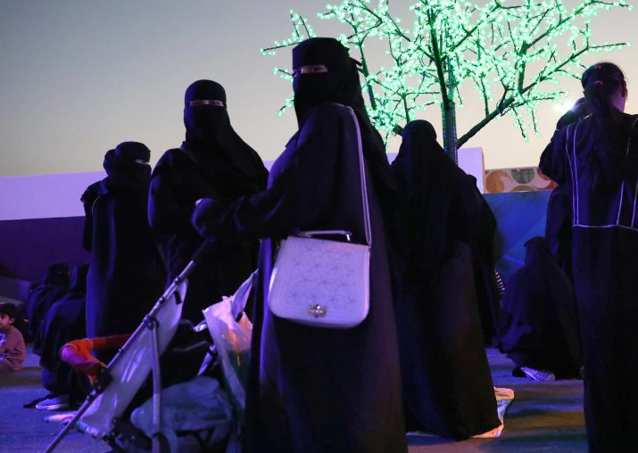 Saudi women allowed to launch businesses without male
