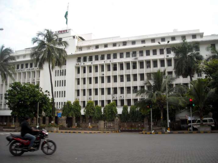 Man attempts suicide outside Maharashtra secretariat;