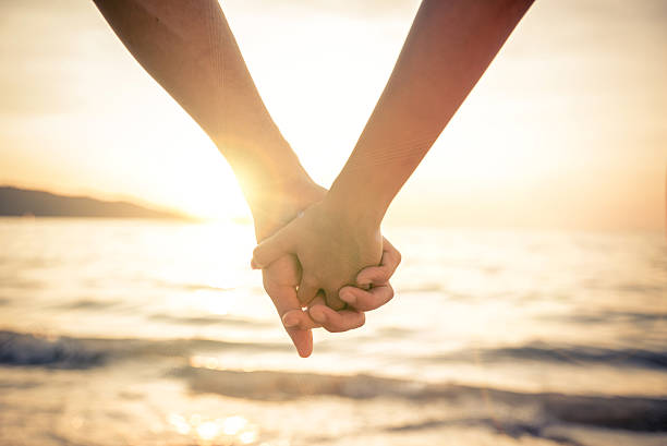 Holding Hands Can Sync Brainwaves Ease Pain In Couples Relationships 