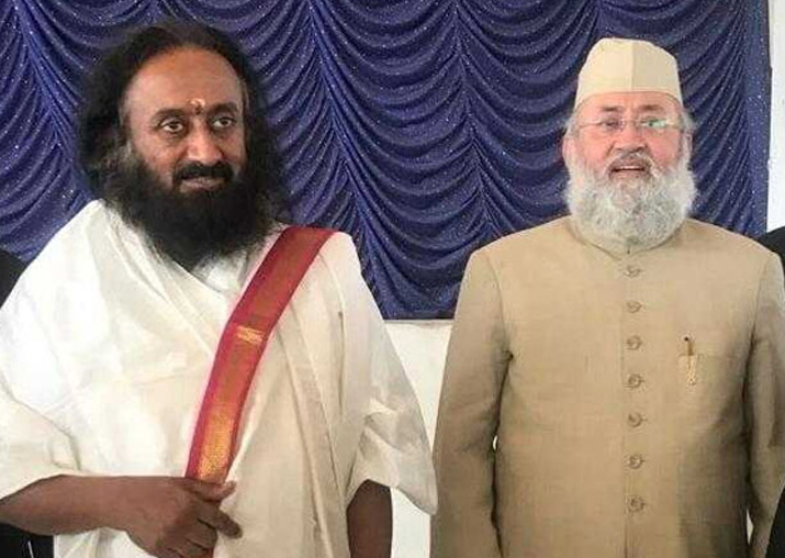 Sri Sri Ravi Shankar meets expelled AIMPLB member Salman