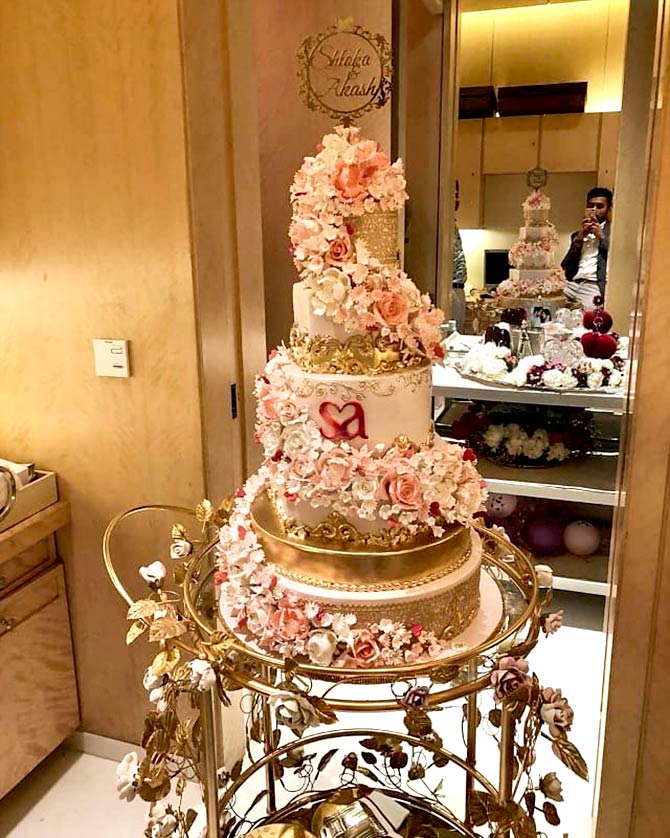 India Tv - Akash Amabani and Shloka Mehta's engagement cake.