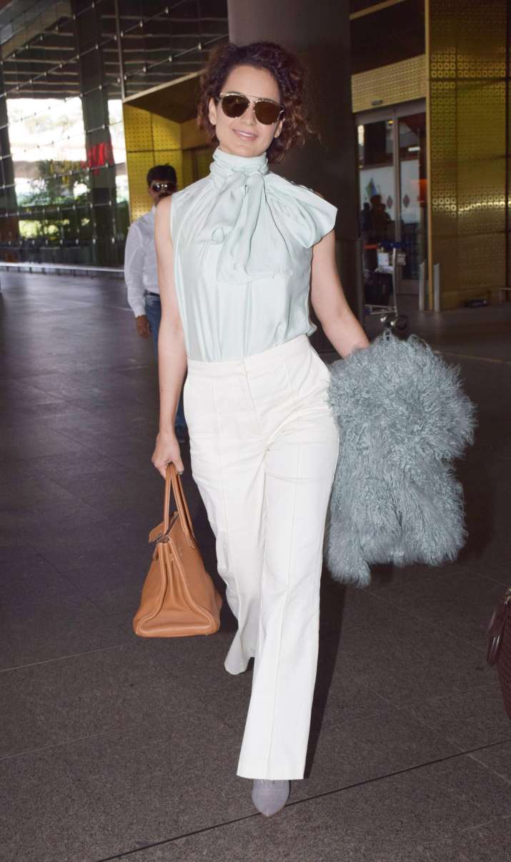 India Tv - Kangana Ranaut's airport look