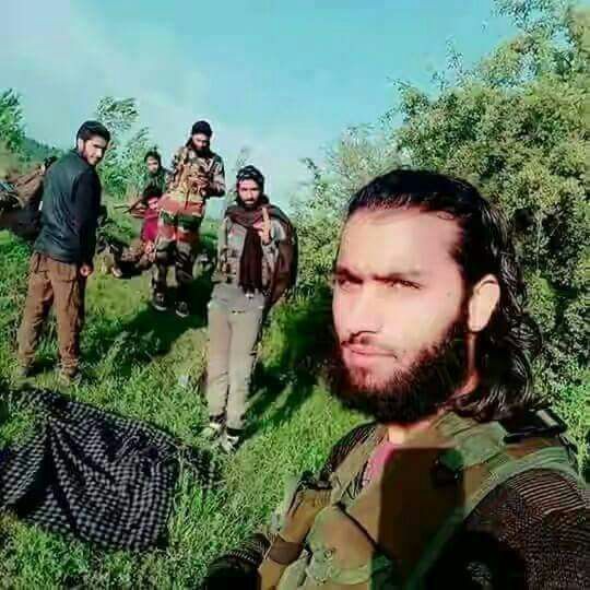 India Tv - The Class 8 dropout, Sameer Bhat, emerged as another poster boy for the Hizbul Mujahideen after the death of Burhan Wani in July 2016.