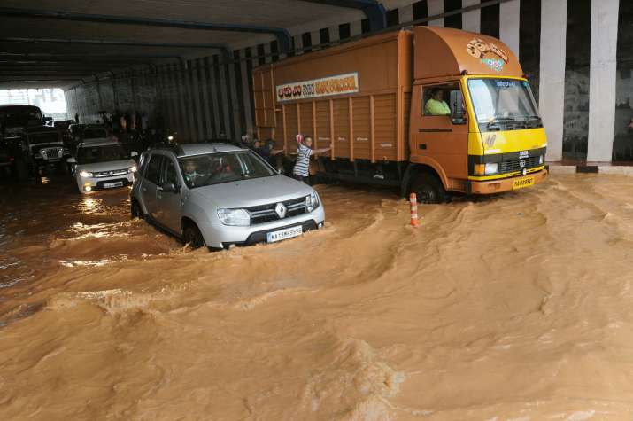 India Tv - Vehicular traffic was badly hit due to water logging.