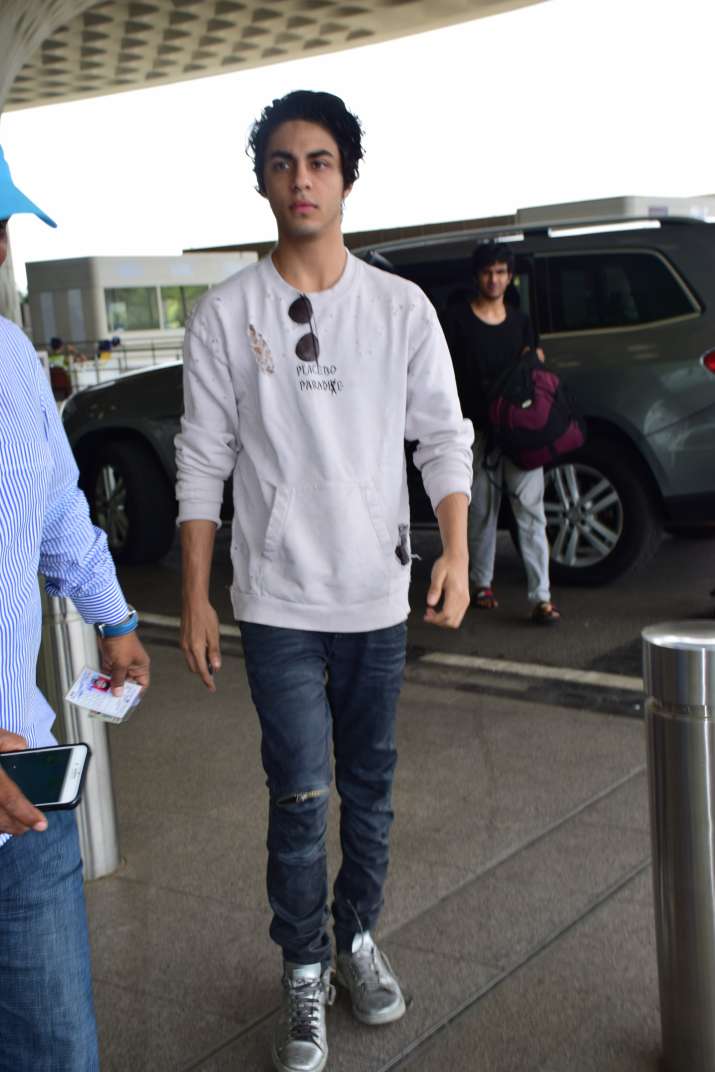 Aryan Khan is oozing cool vibes in this ripped-off white sweatshirt ...